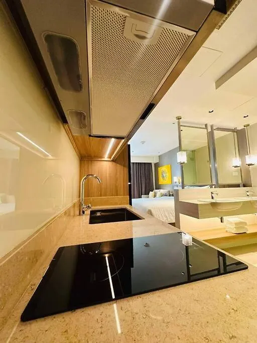 Novotel Manila Aqua Residences Near Makati By Hamodi'Scrib Apartment