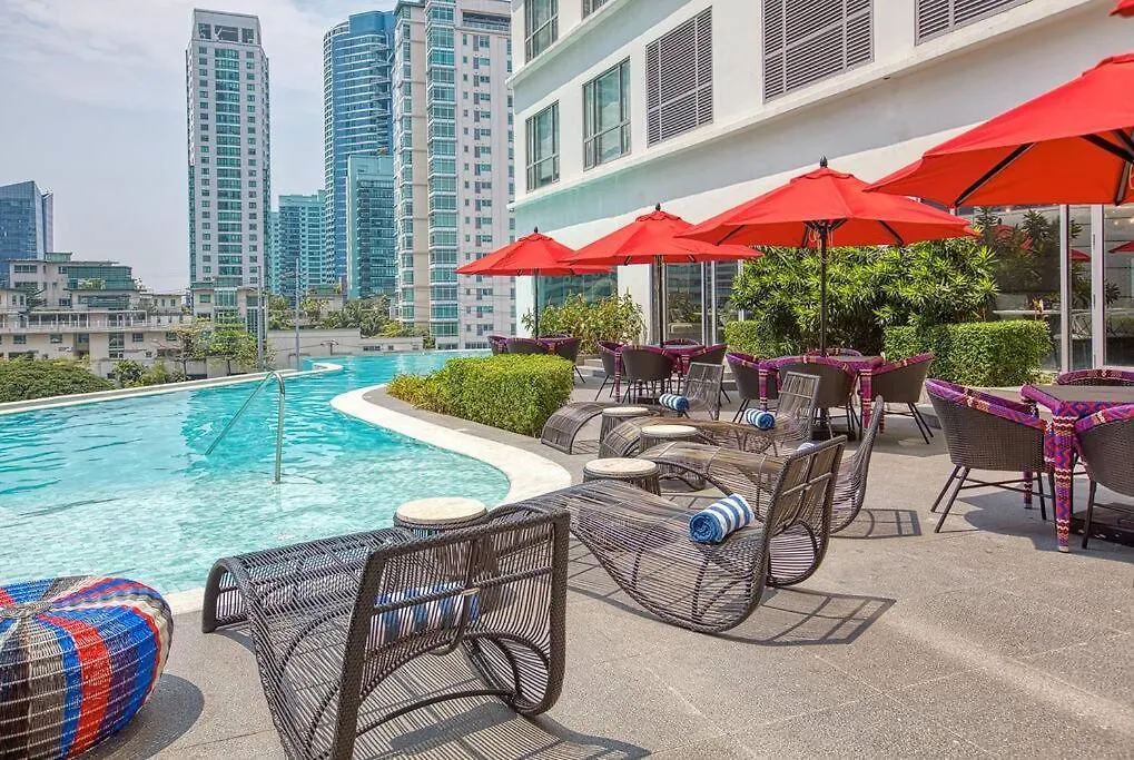 Novotel Manila Aqua Residences Near Makati By Hamodi'Scrib