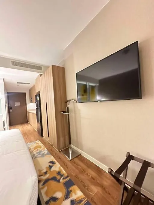 Novotel Manila Aqua Residences Near Makati By Hamodi'Scrib Philippines