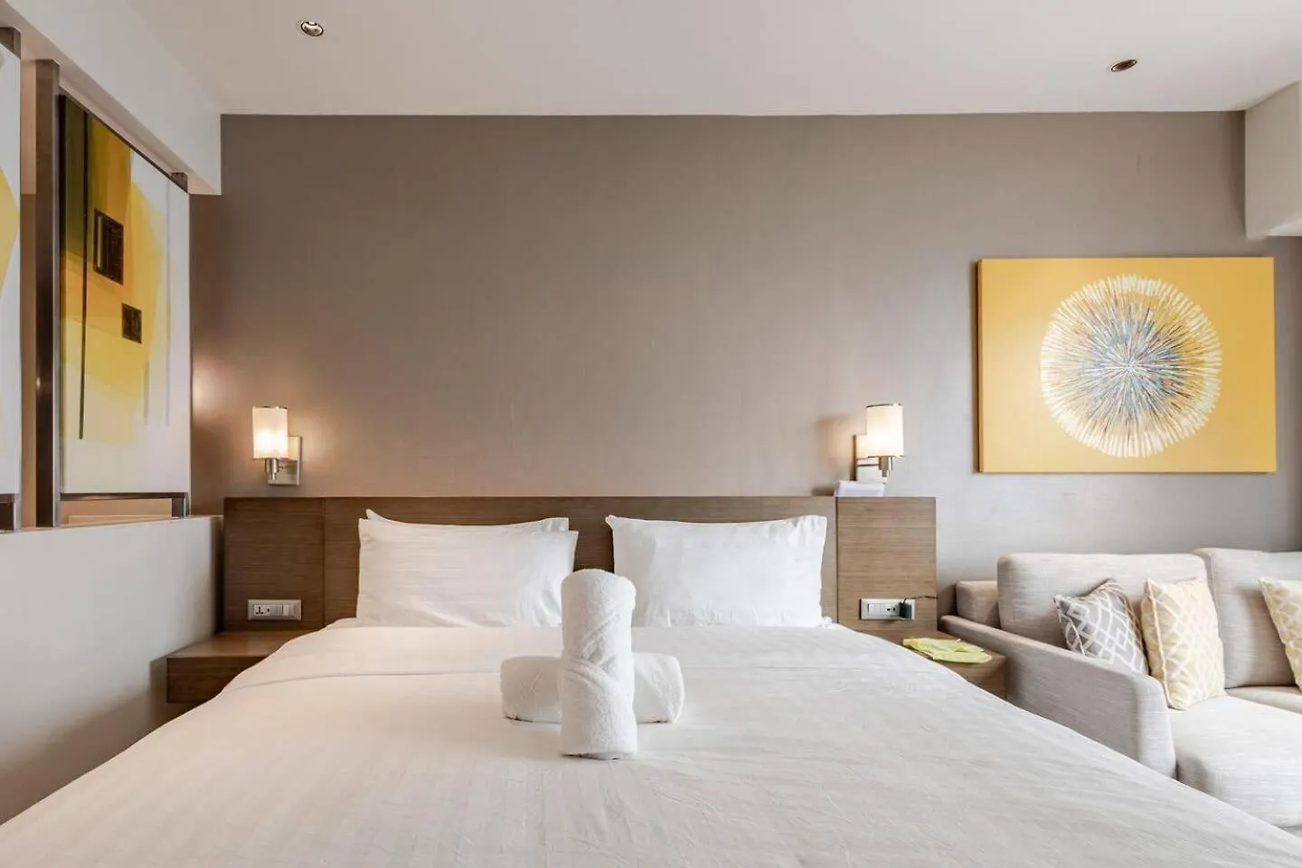 Novotel Manila Aqua Residences Near Makati By Hamodi'Scrib Apartment